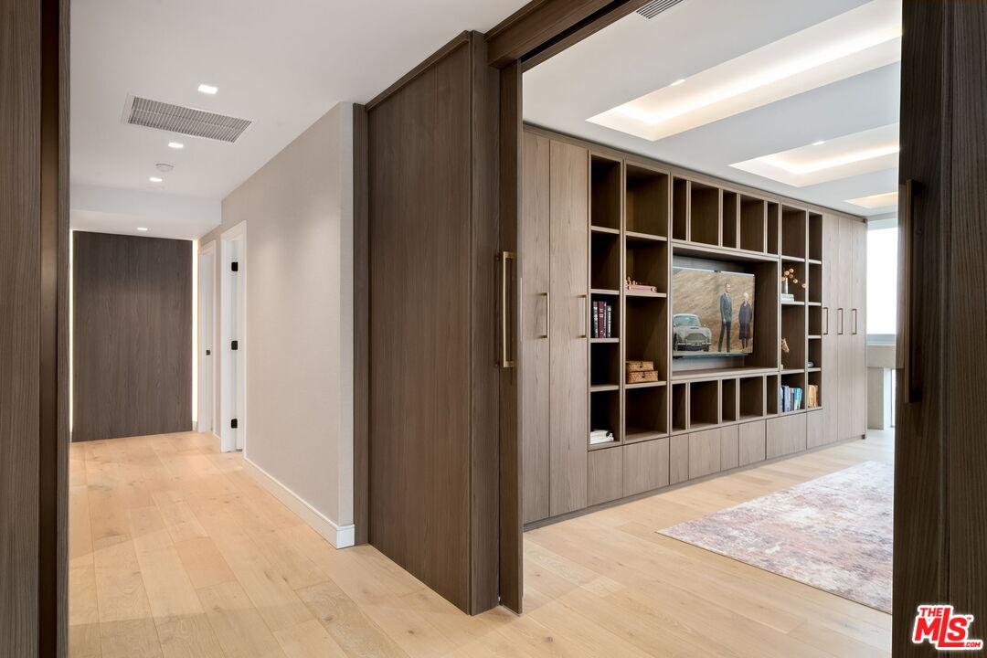 2222 Avenue Of The Stars Unit: 1601