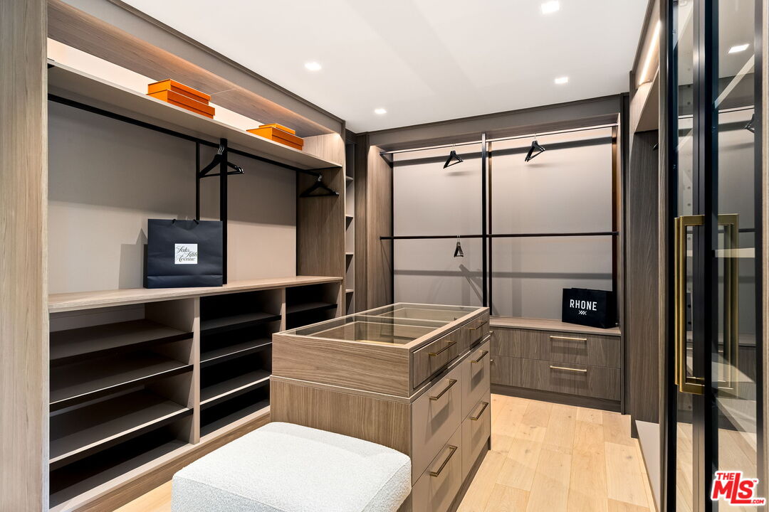 2222 Avenue Of The Stars Unit: 1601
