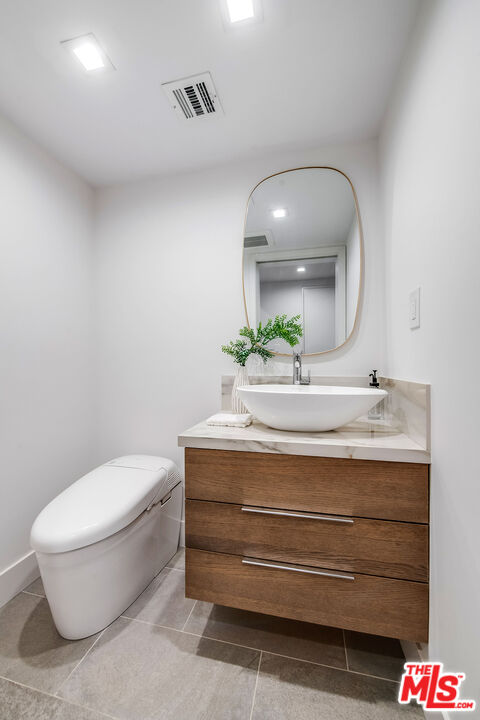 439 N Doheny Dr Unit: 204