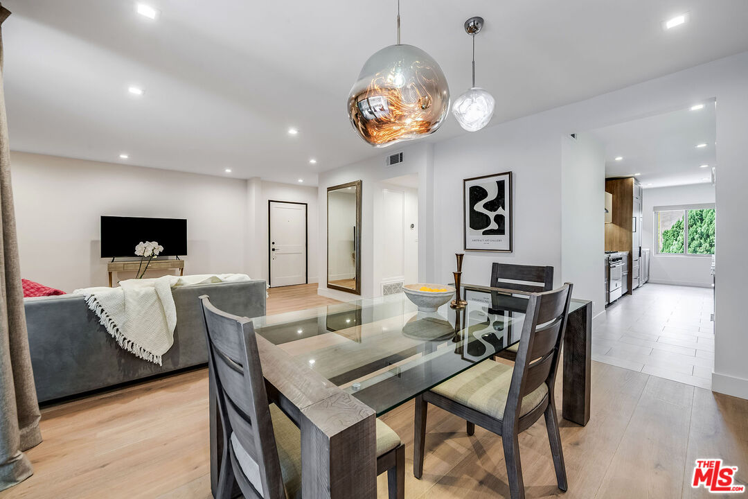 439 N Doheny Dr Unit: 204