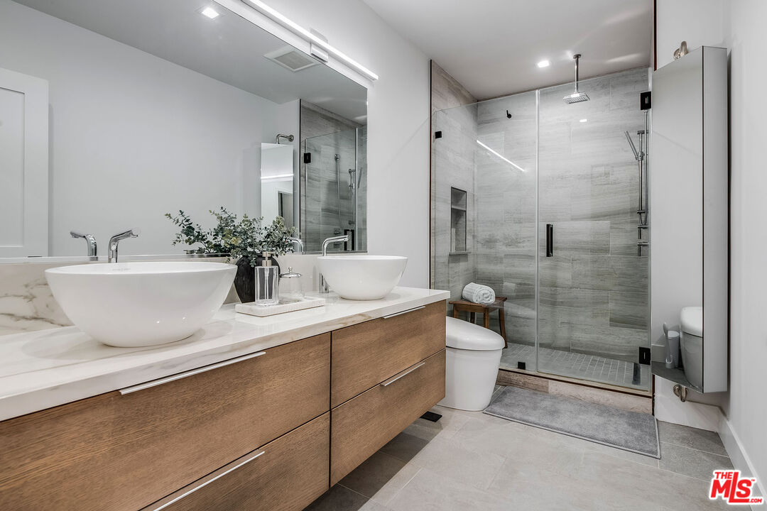 439 N Doheny Dr Unit: 204