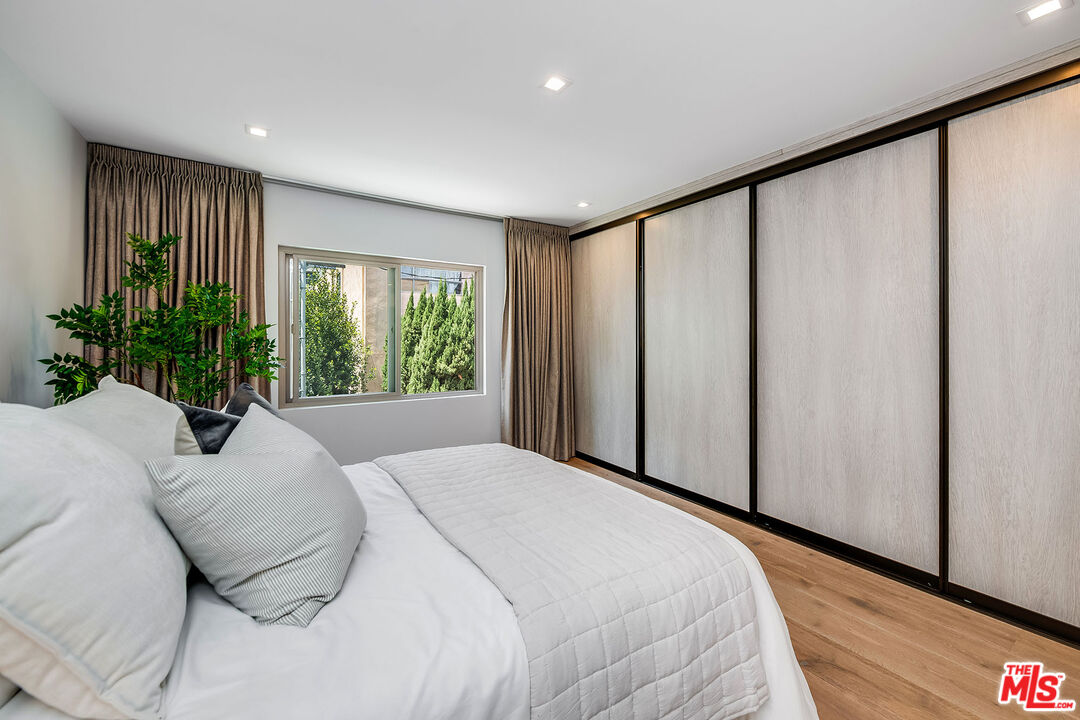 439 N Doheny Dr Unit: 204