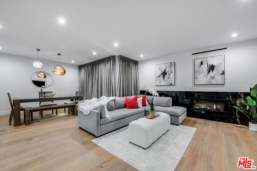 439 N Doheny Dr Unit: 204