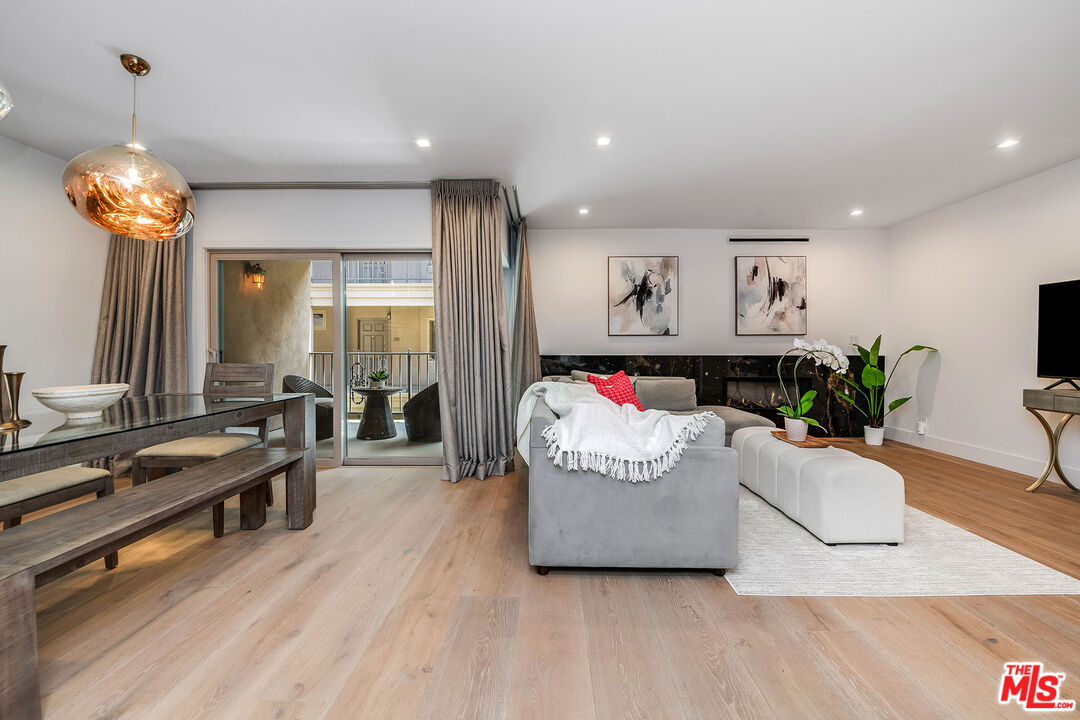 439 N Doheny Dr Unit: 204