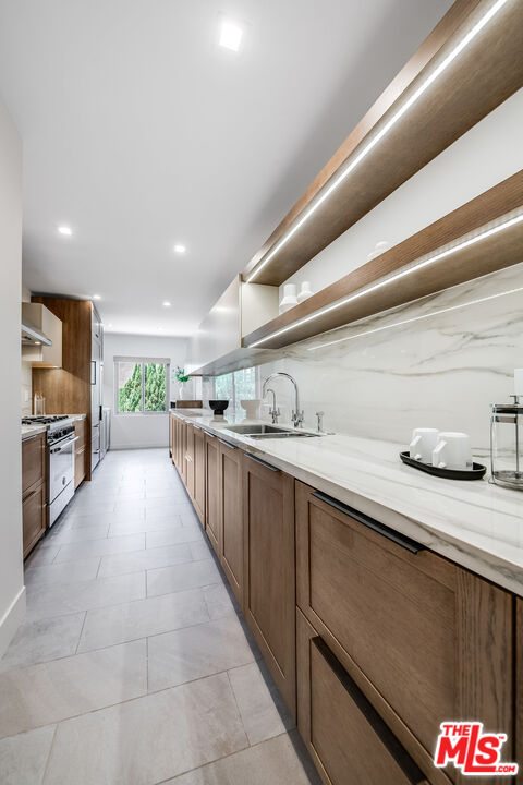 439 N Doheny Dr Unit: 204
