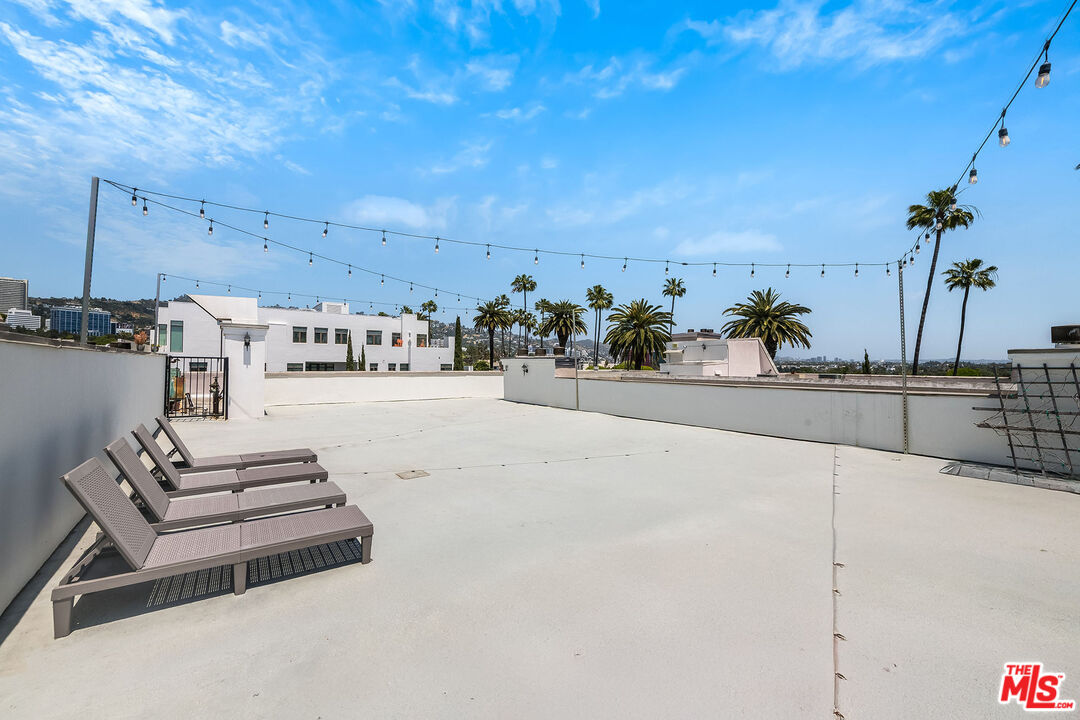 439 N Doheny Dr Unit: 204
