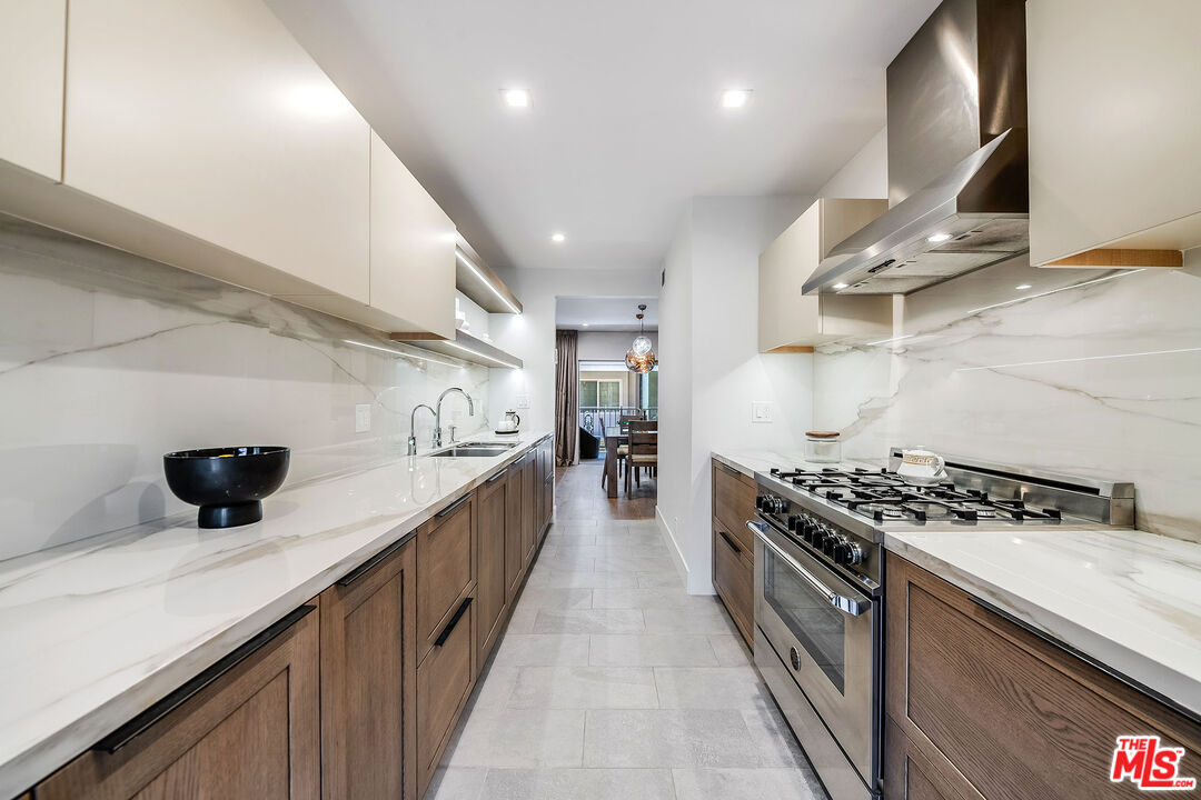 439 N Doheny Dr Unit: 204