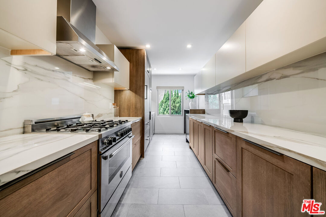 439 N Doheny Dr Unit: 204