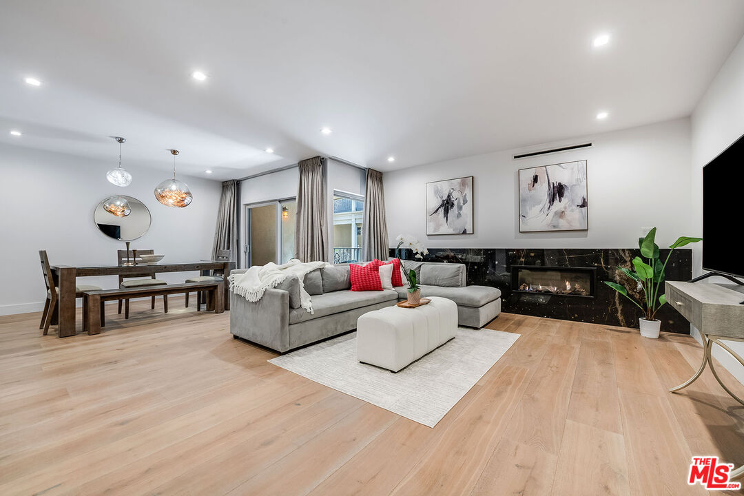 439 N Doheny Dr Unit: 204