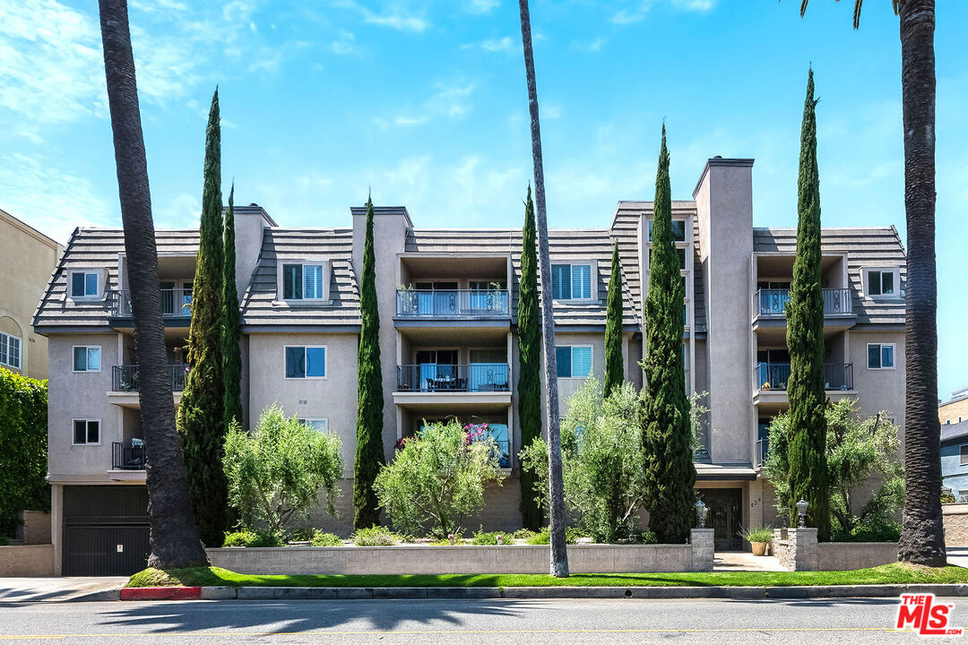 439 N Doheny Dr Unit: 204
