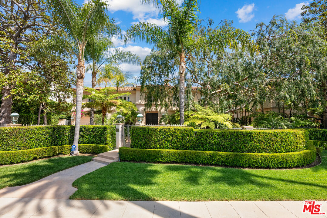 814 N Bedford Dr