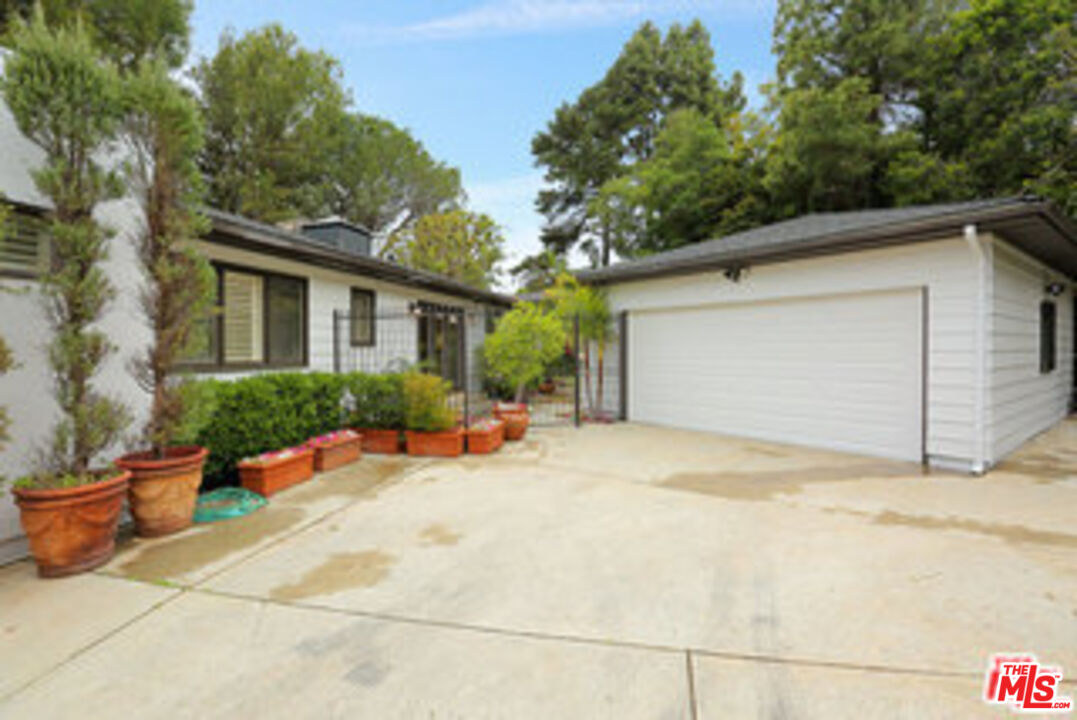 8049 Briar Summit Dr