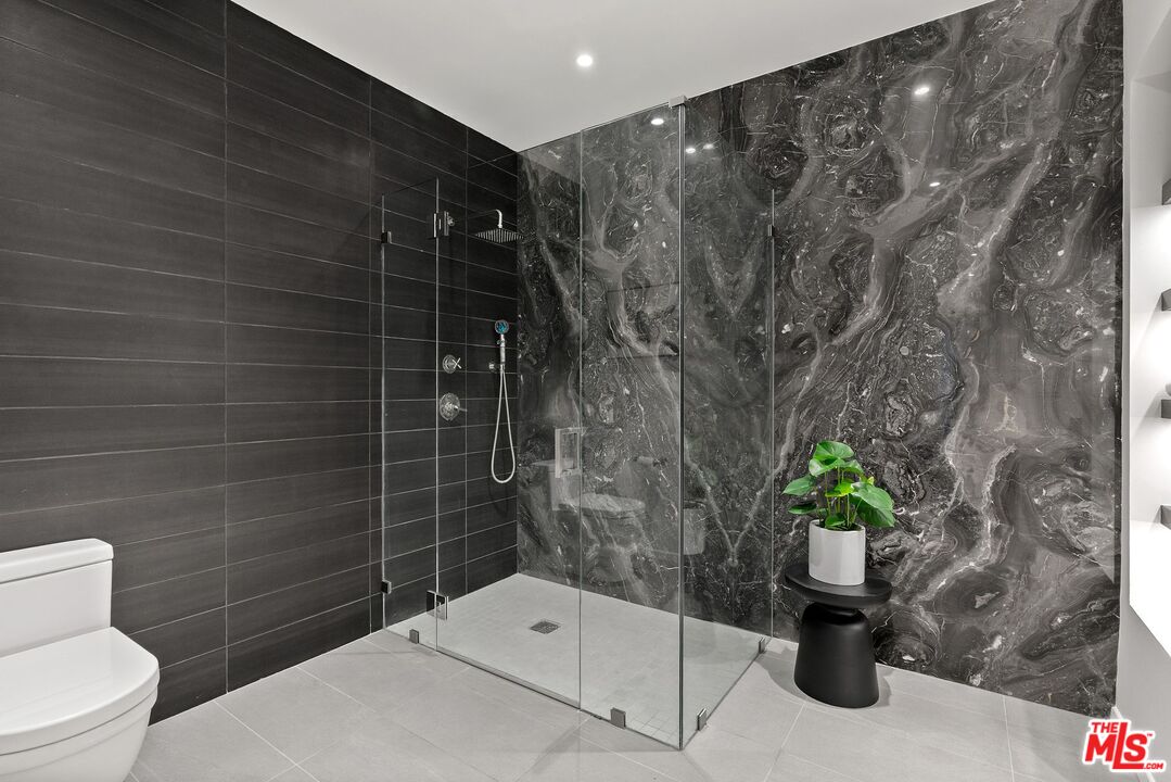 1030 N Kings Rd Unit: 306