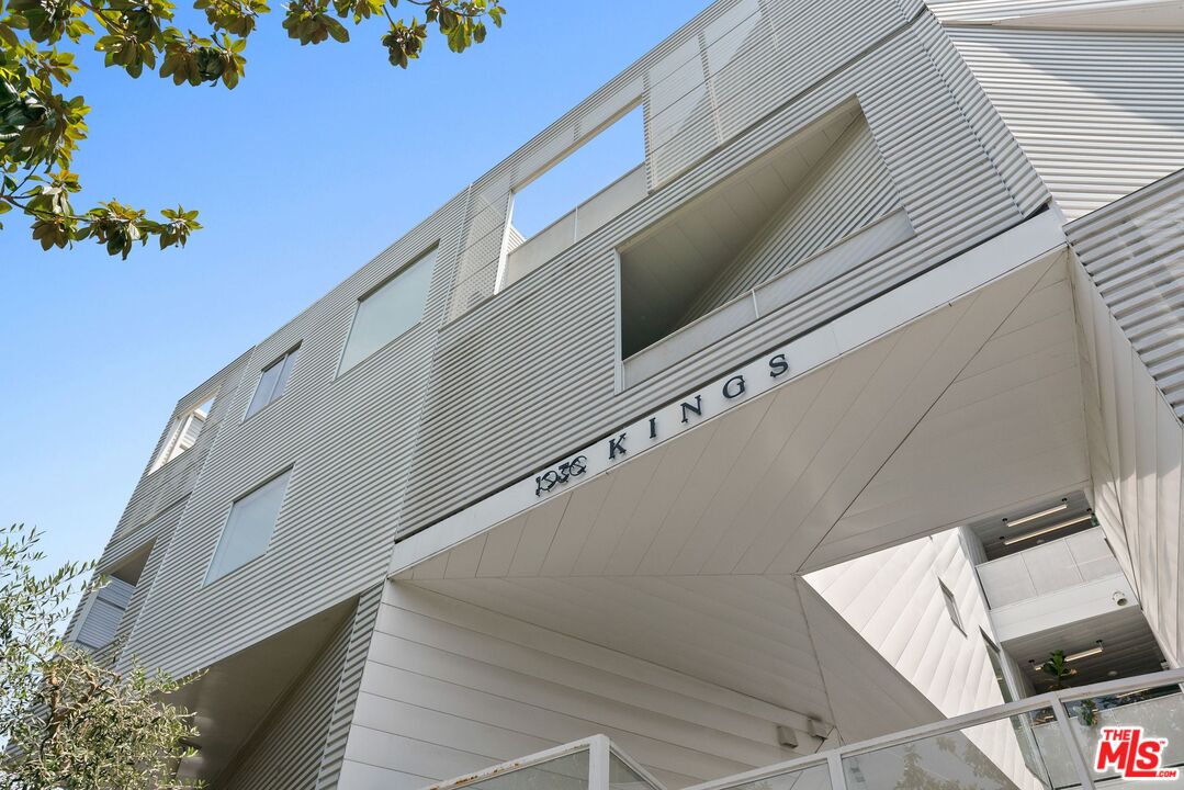 1030 N Kings Rd Unit: 306