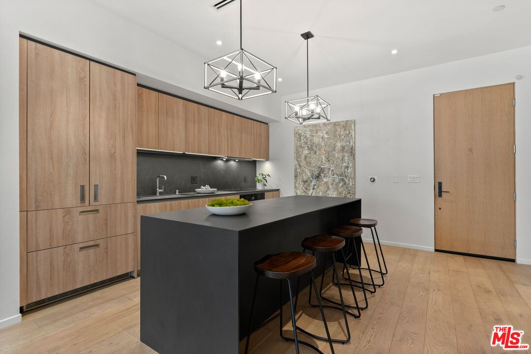 1030 N Kings Rd Unit: 306