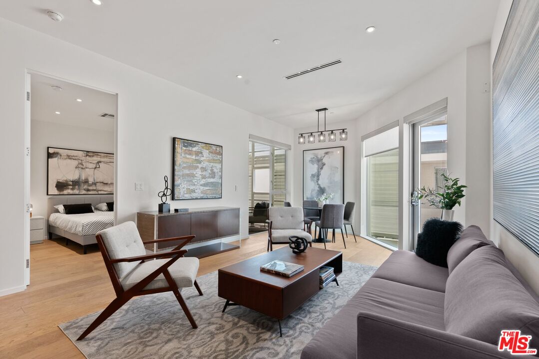 1030 N Kings Rd Unit: 306