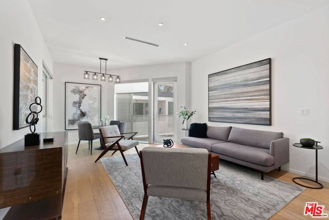 1030 N Kings Rd Unit: 306