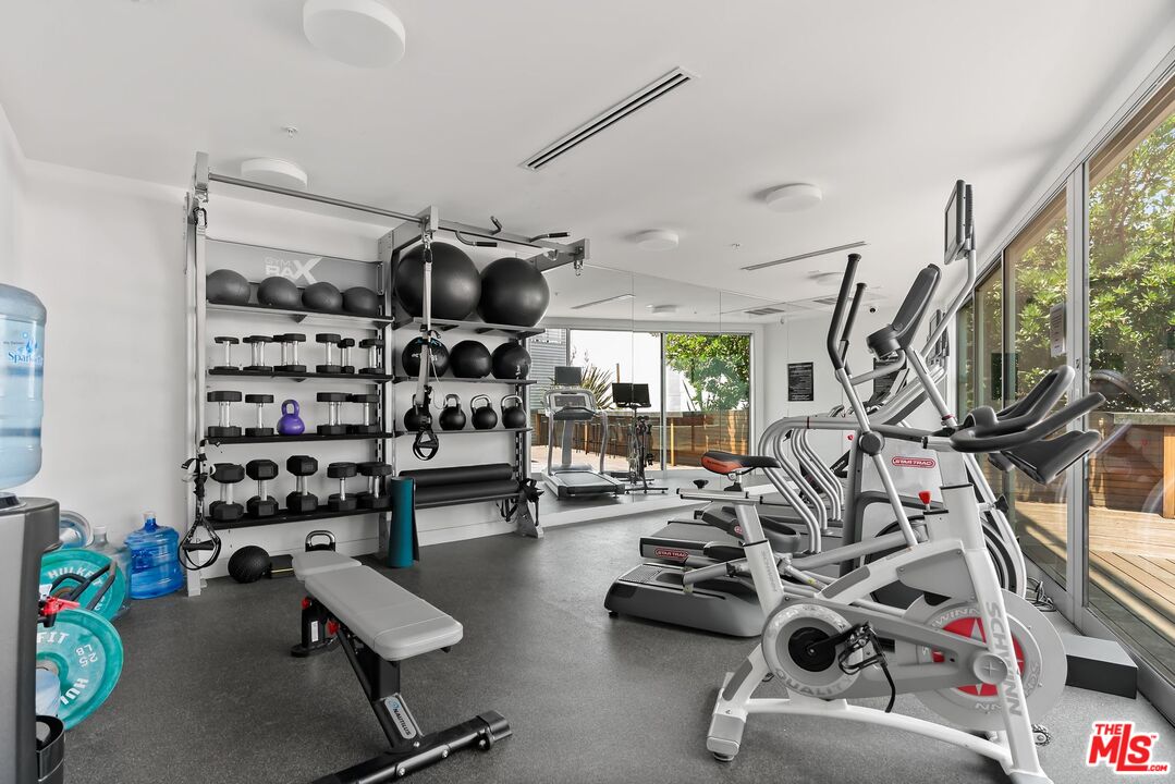 1030 N Kings Rd Unit: 306