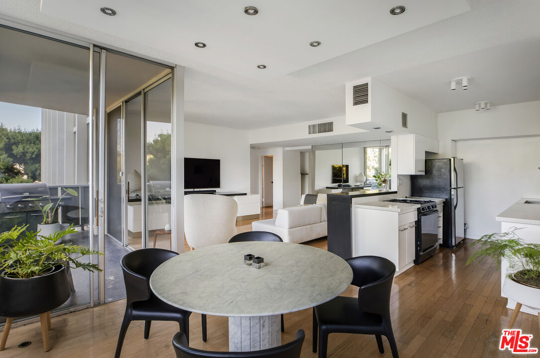 4411 Los Feliz Blvd Unit: 306