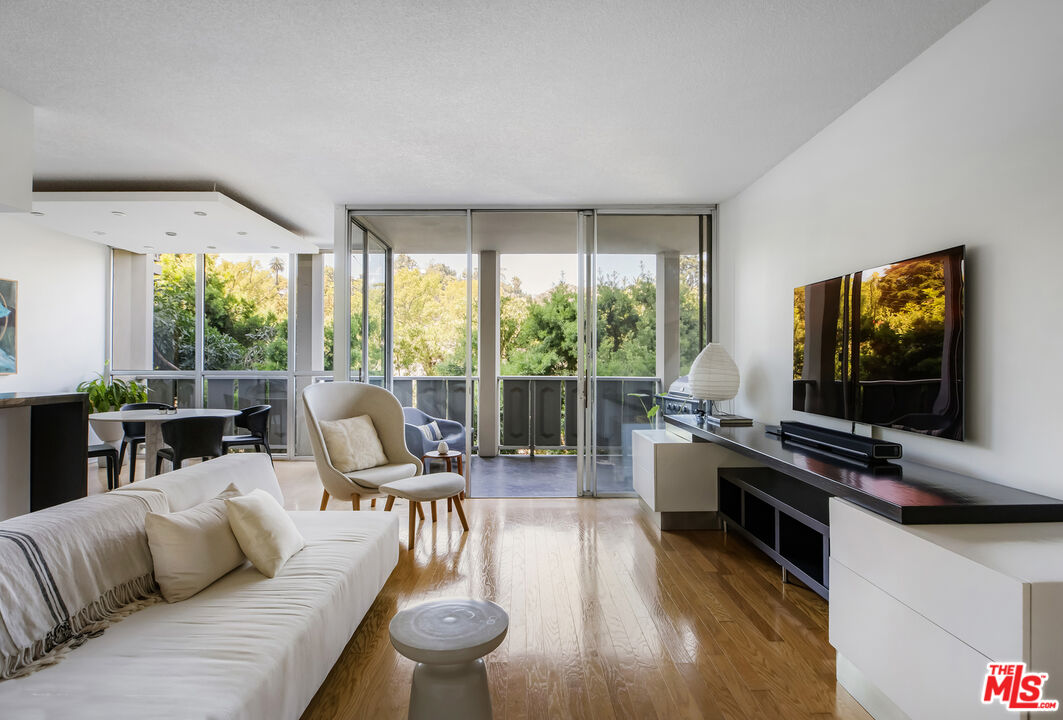 4411 Los Feliz Blvd Unit: 306