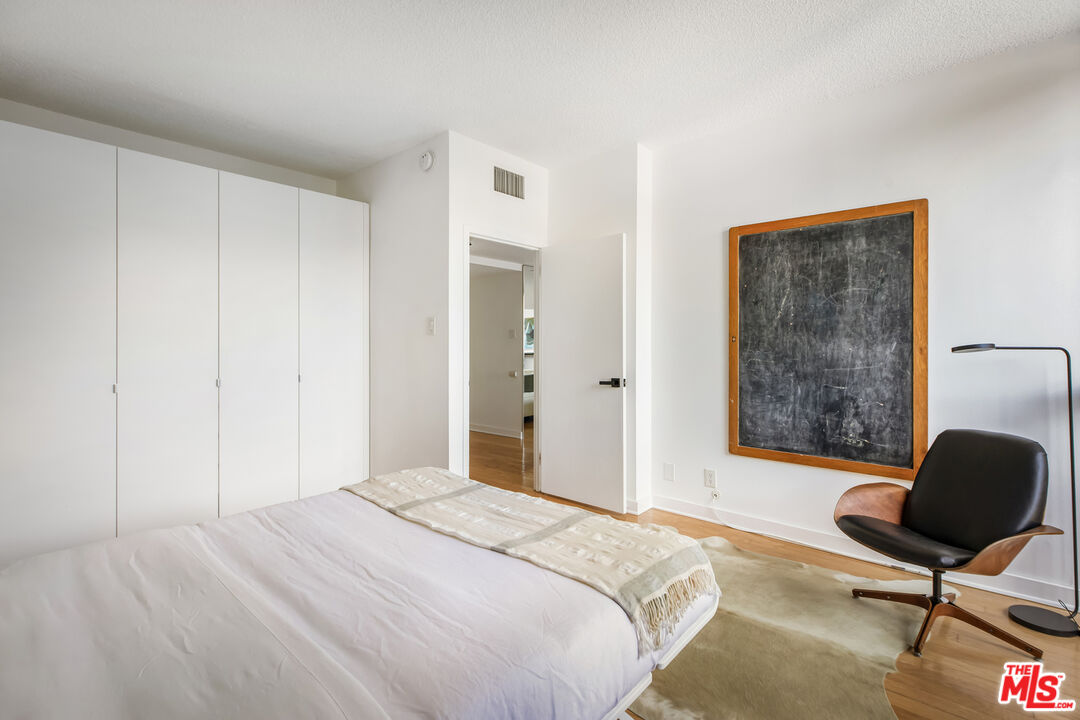 4411 Los Feliz Blvd Unit: 306