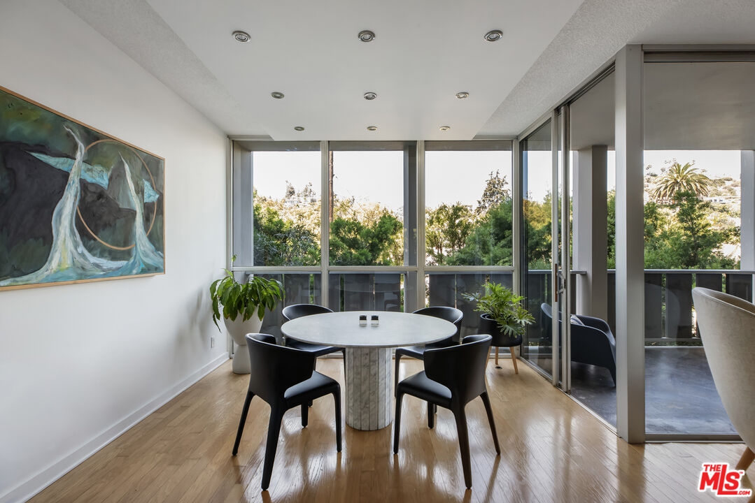 4411 Los Feliz Blvd Unit: 306