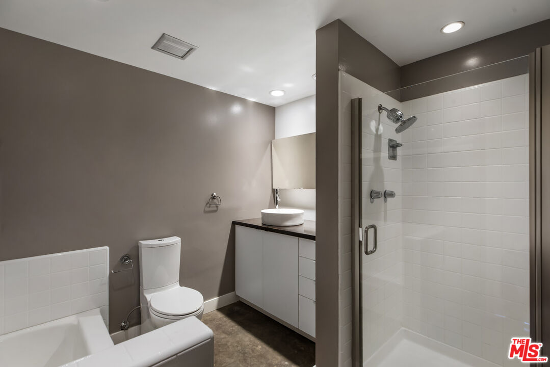 4411 Los Feliz Blvd Unit: 306