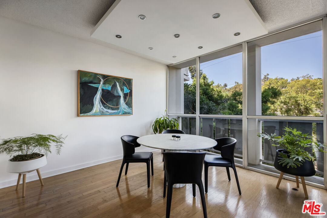 4411 Los Feliz Blvd Unit: 306
