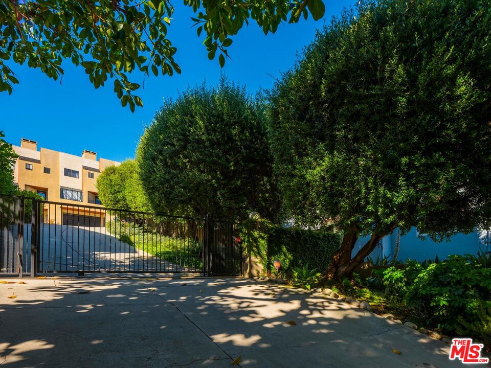 3023 BERKELEY AVE Unit: 8