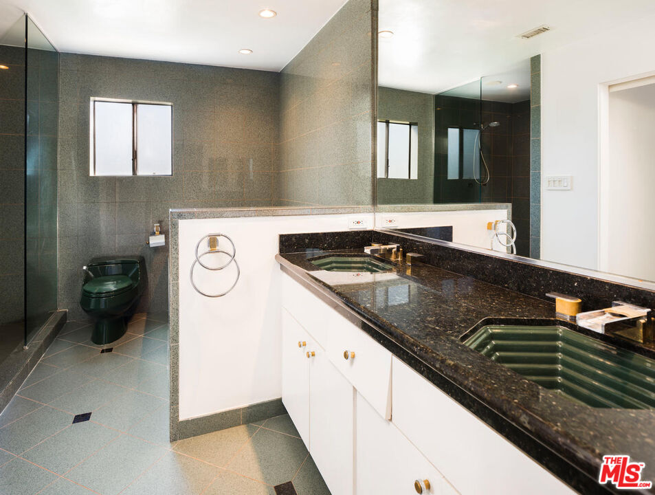 3023 BERKELEY AVE Unit: 8