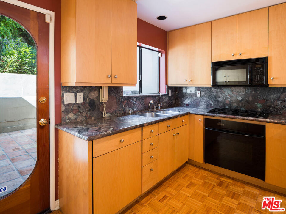 3023 BERKELEY AVE Unit: 8