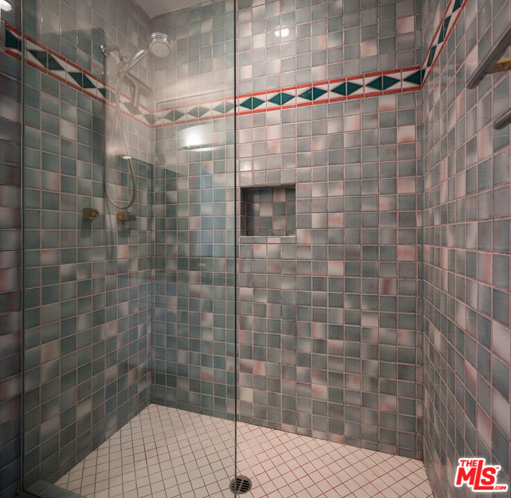 3023 BERKELEY AVE Unit: 8