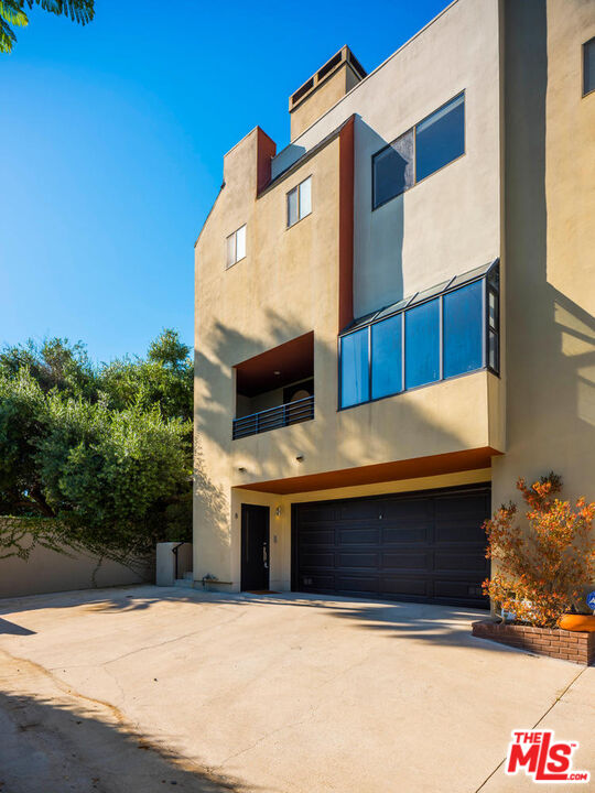 3023 BERKELEY AVE Unit: 8