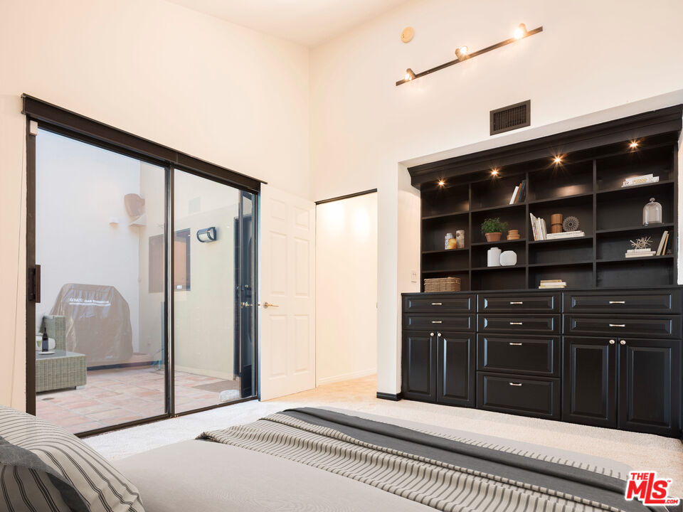 3023 BERKELEY AVE Unit: 8