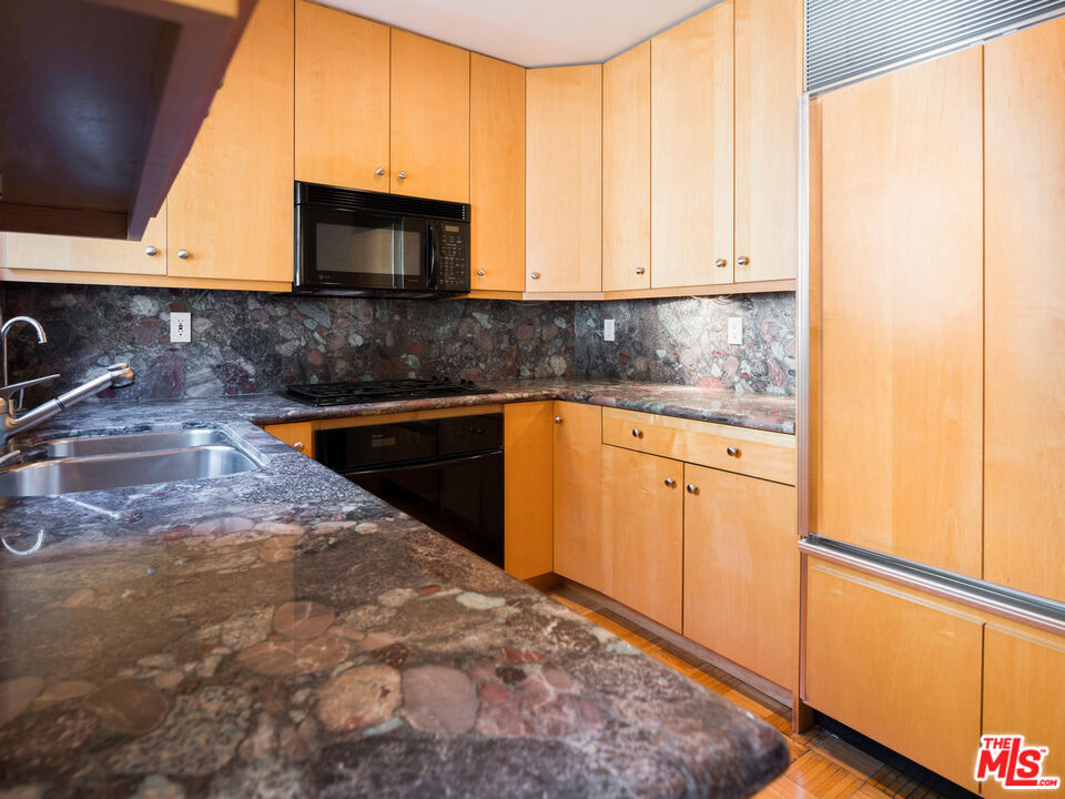 3023 BERKELEY AVE Unit: 8