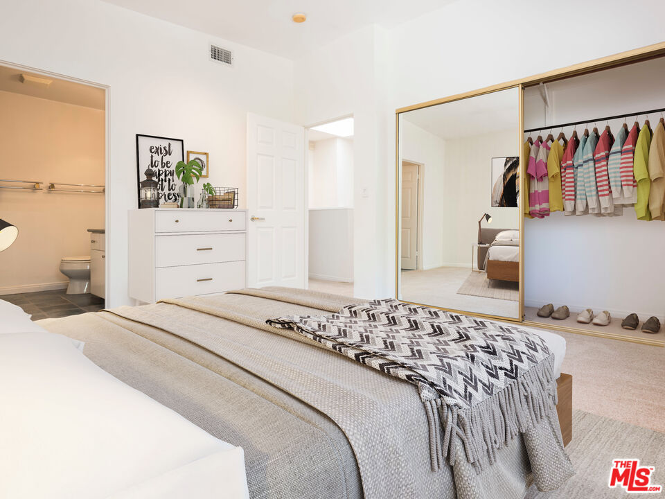 3023 BERKELEY AVE Unit: 8