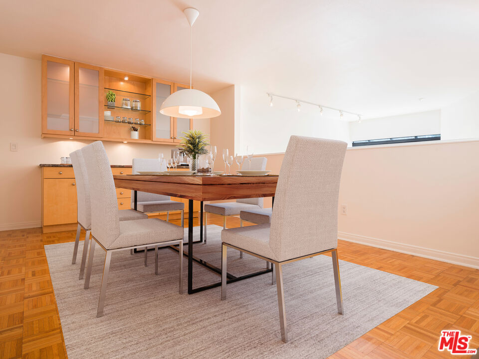 3023 BERKELEY AVE Unit: 8