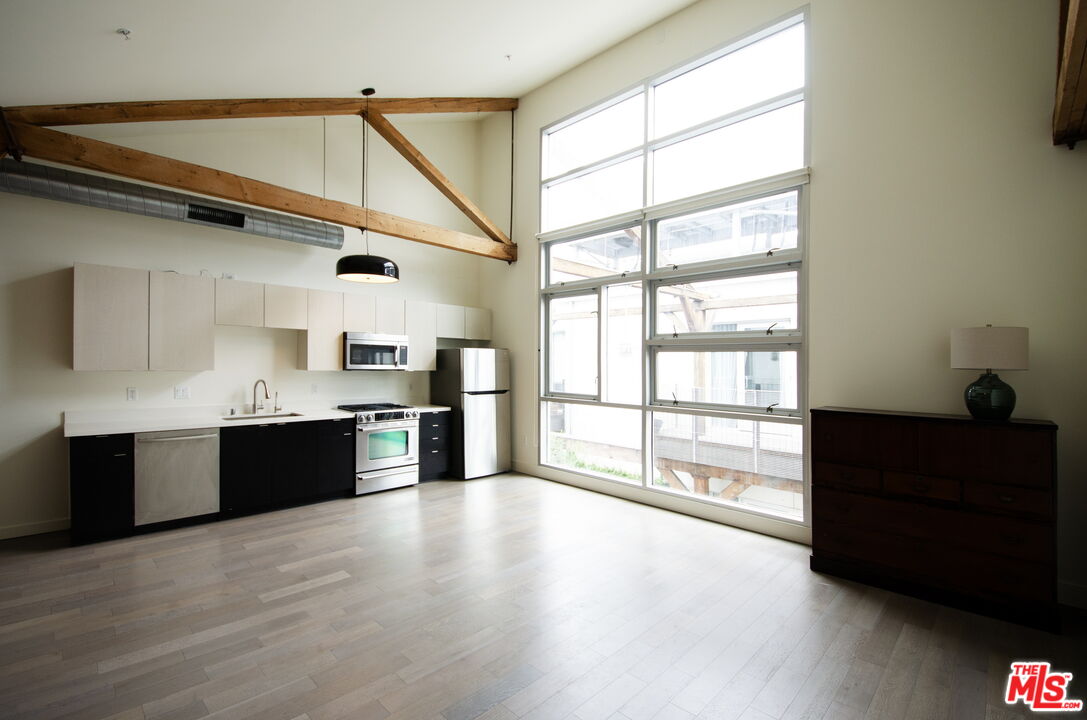 527 Molino St Unit: 217