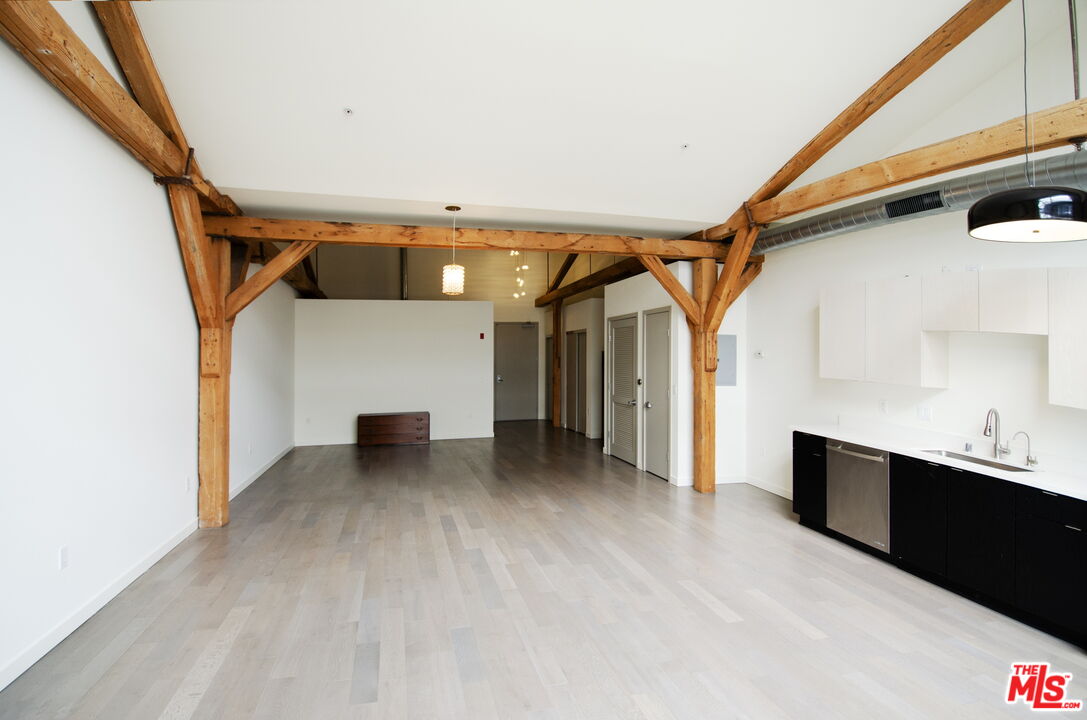 527 Molino St Unit: 217