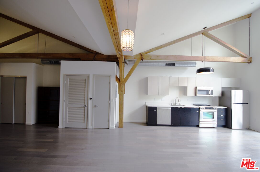 527 Molino St Unit: 217