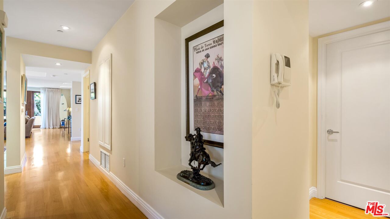 1825 FOX HILLS DR Unit: 101