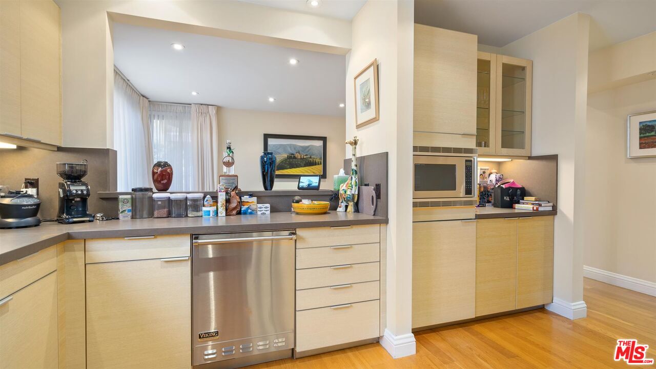 1825 FOX HILLS DR Unit: 101