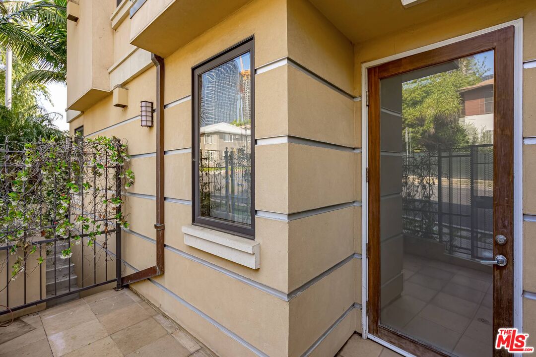 1825 FOX HILLS DR Unit: 101