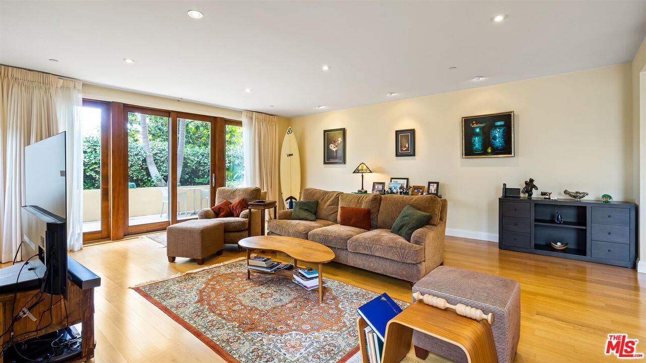 1825 FOX HILLS DR Unit: 101