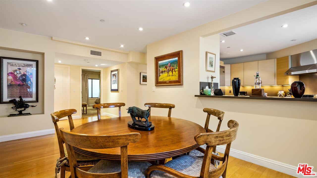 1825 FOX HILLS DR Unit: 101