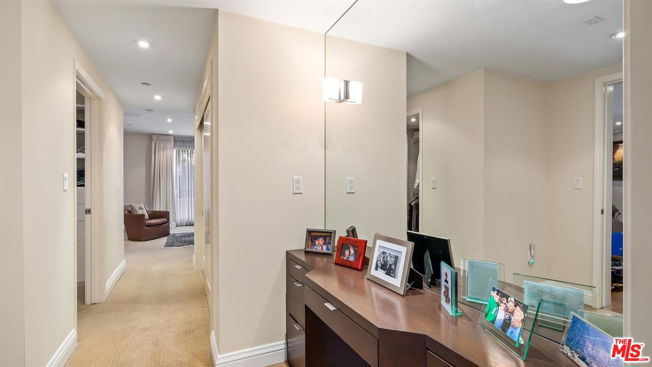 1825 FOX HILLS DR Unit: 101