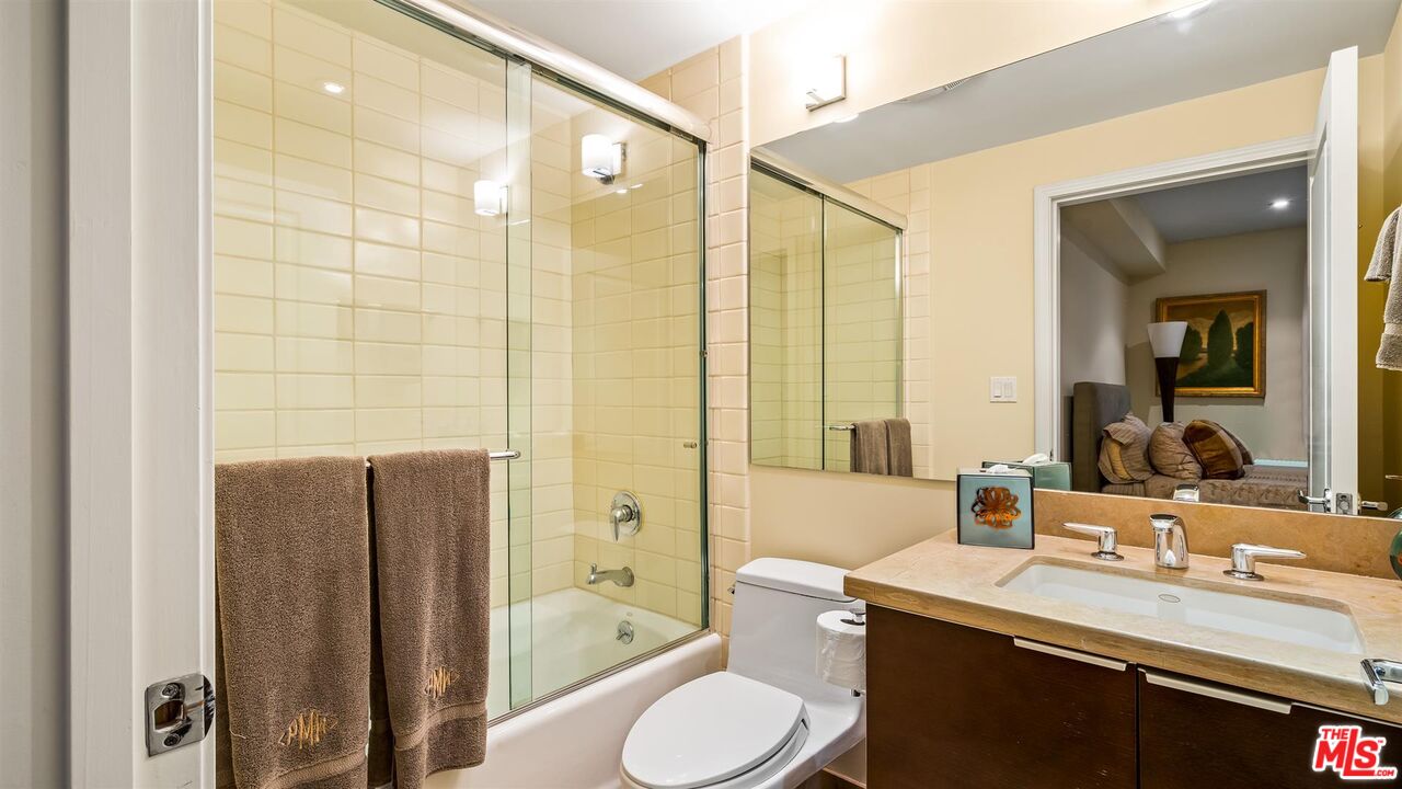 1825 FOX HILLS DR Unit: 101