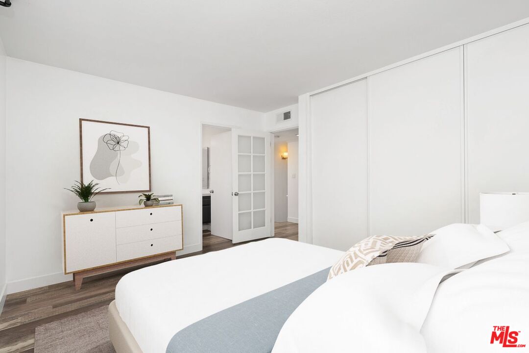 5100 Riverton Ave Unit: 14