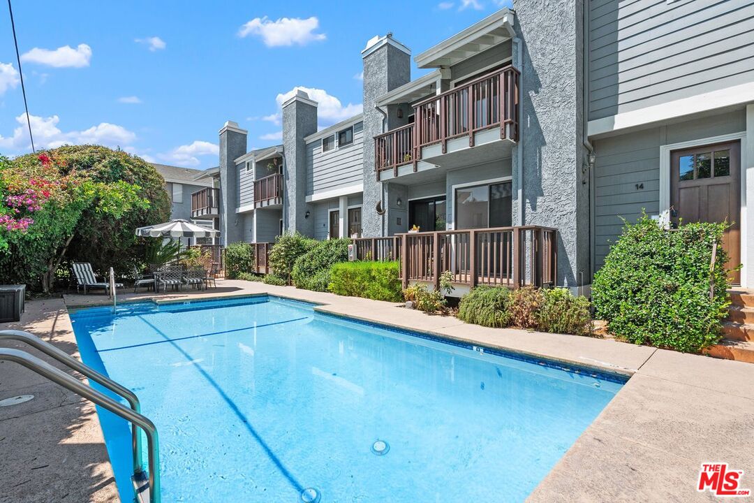 5100 Riverton Ave Unit: 14