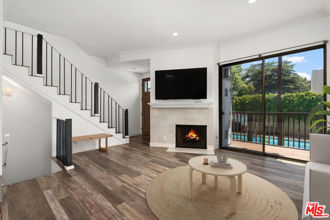 5100 Riverton Ave Unit: 14